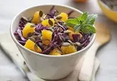 SALADE DE CHOU ROUGE A L’ORANGE ET AUX GRAINES